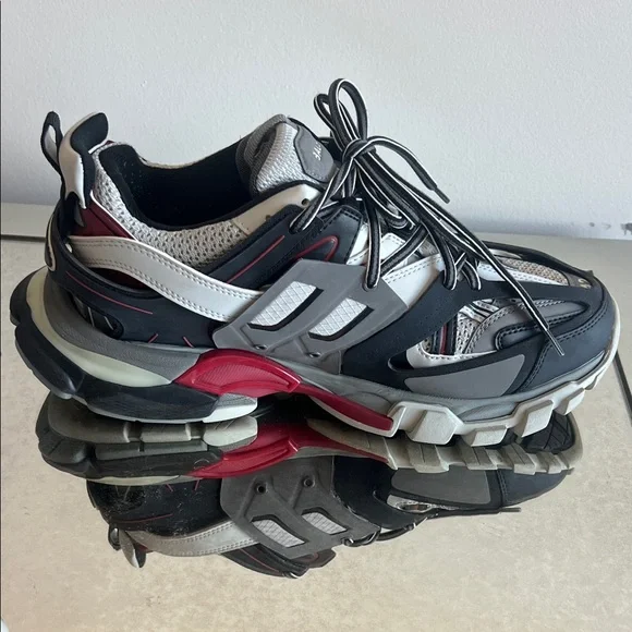 Balenciaga Men's Black and White Sneakers - Picture 3 of 9